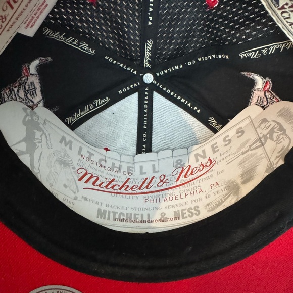 🧢NWOT‼️ MITCHELL & NESS HARDWOOD CLASSICS NBA CHICAGO BULLS LOGO HAT‼️🧢 - Picture 8 of 16